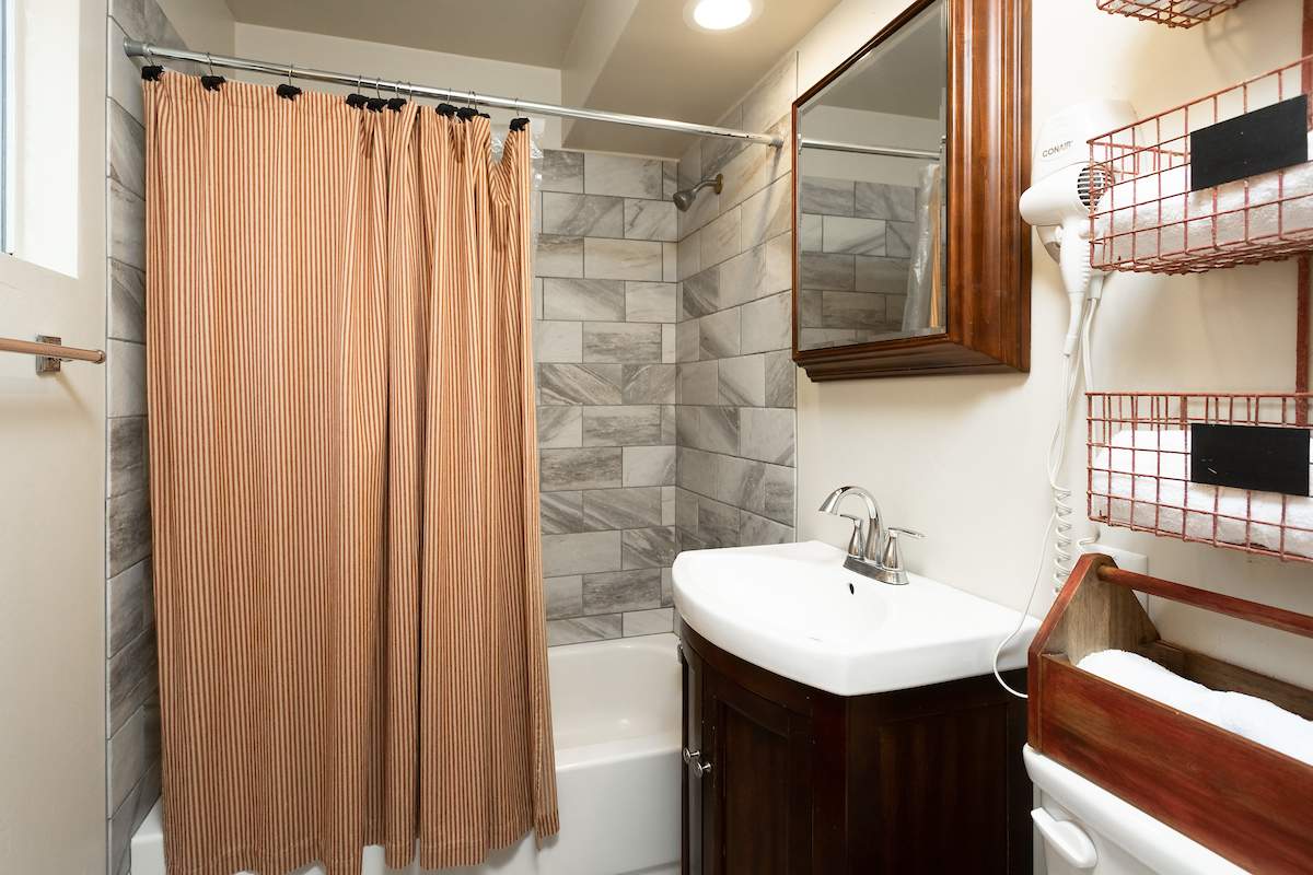 731 E Meadow Ln 731 E Meadow Ln