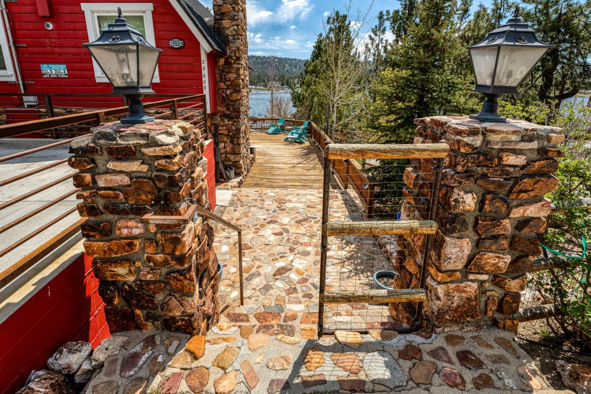 39609 Lake Dr 39609 Lake Dr