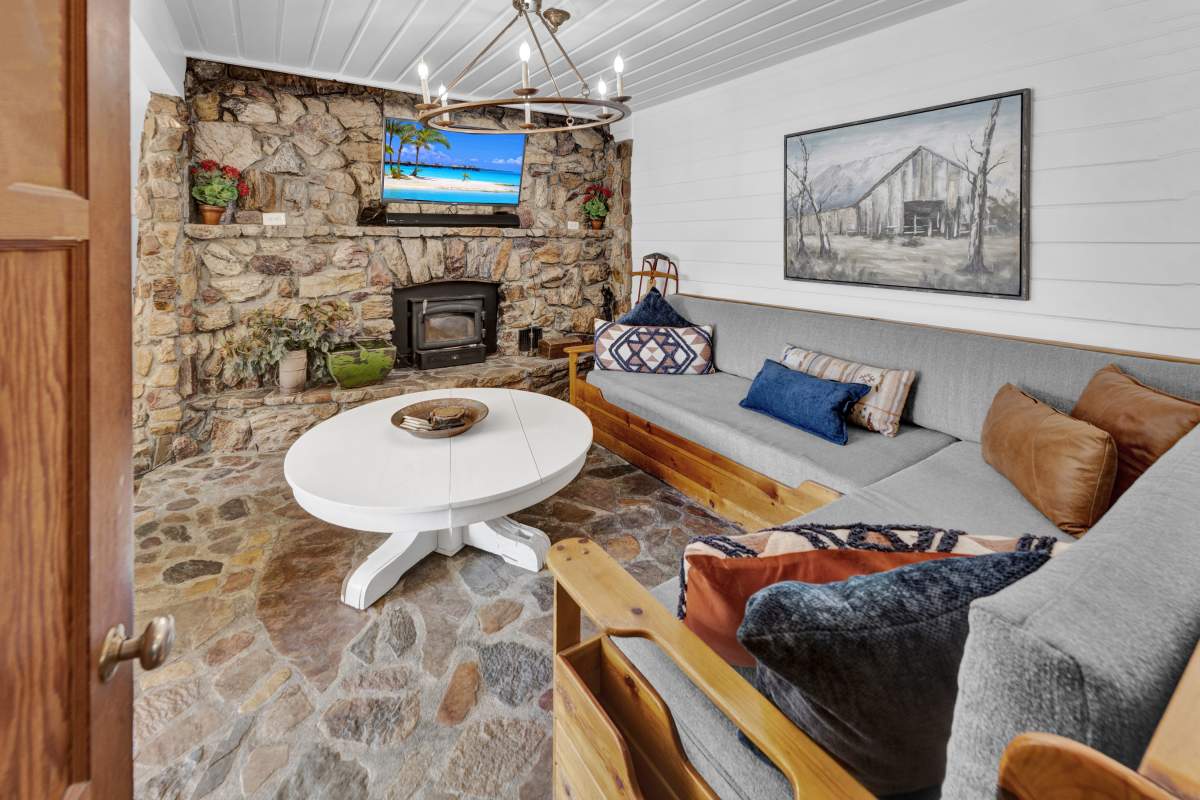 39609 Lake Dr 39609 Lake Dr