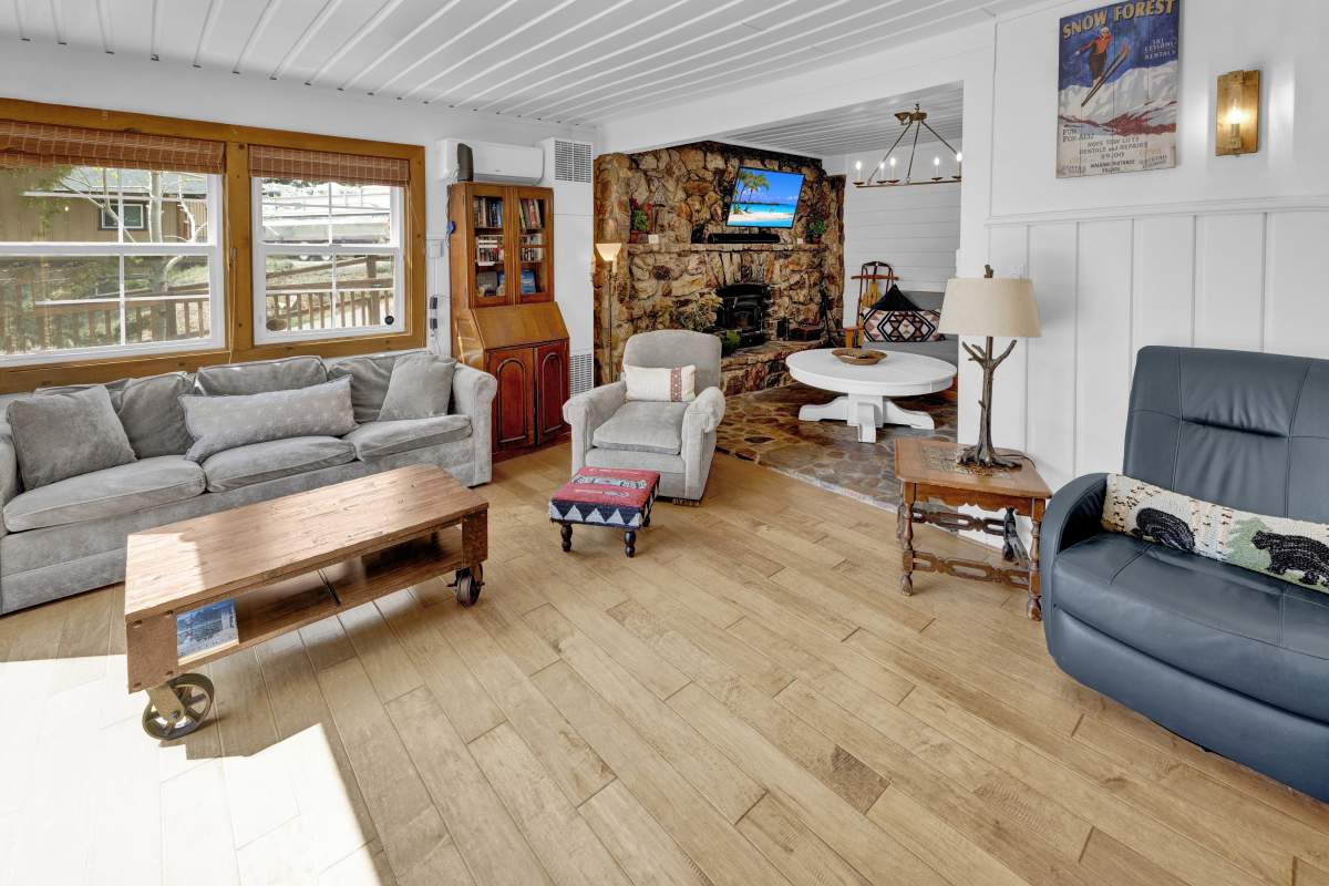 39609 Lake Dr 39609 Lake Dr