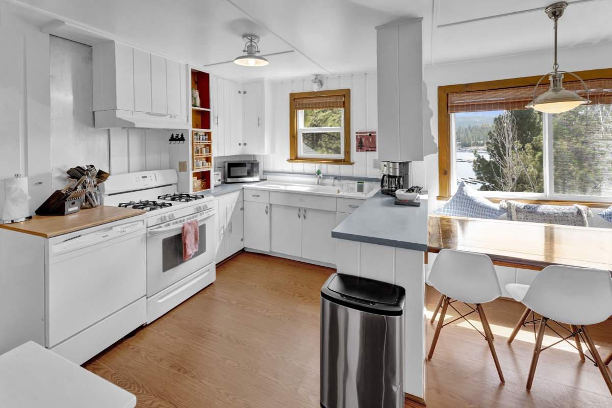 39609 Lake Dr 39609 Lake Dr