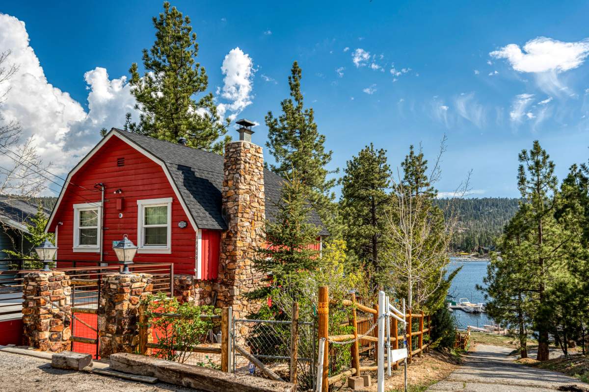 39609 Lake Dr 39609 Lake Dr