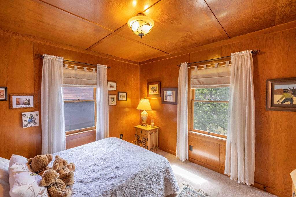 229 E Sherwood 229 E Sherwood