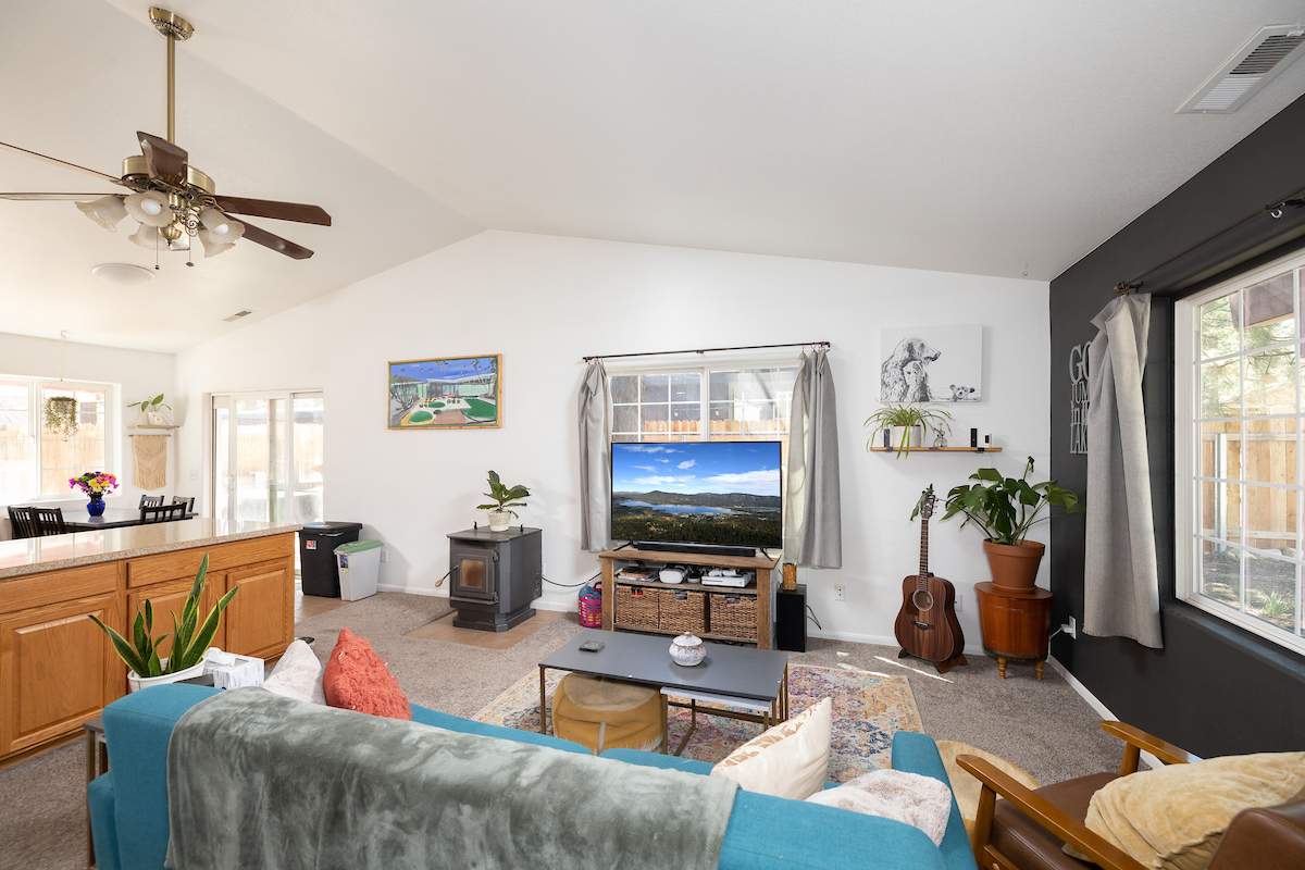 2100 4th Ln 2100 4th Ln