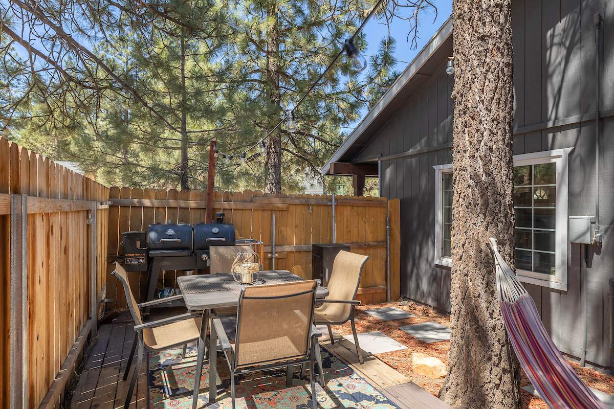 2100 4th Ln 2100 4th Ln