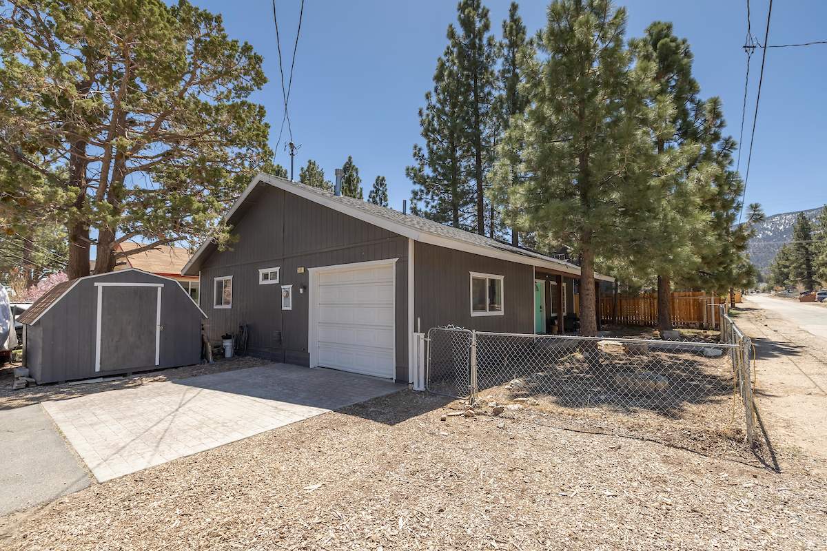 2100 4th Ln 2100 4th Ln