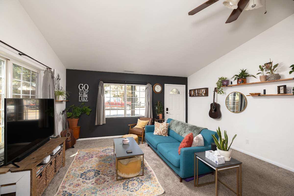 2100 4th Ln 2100 4th Ln