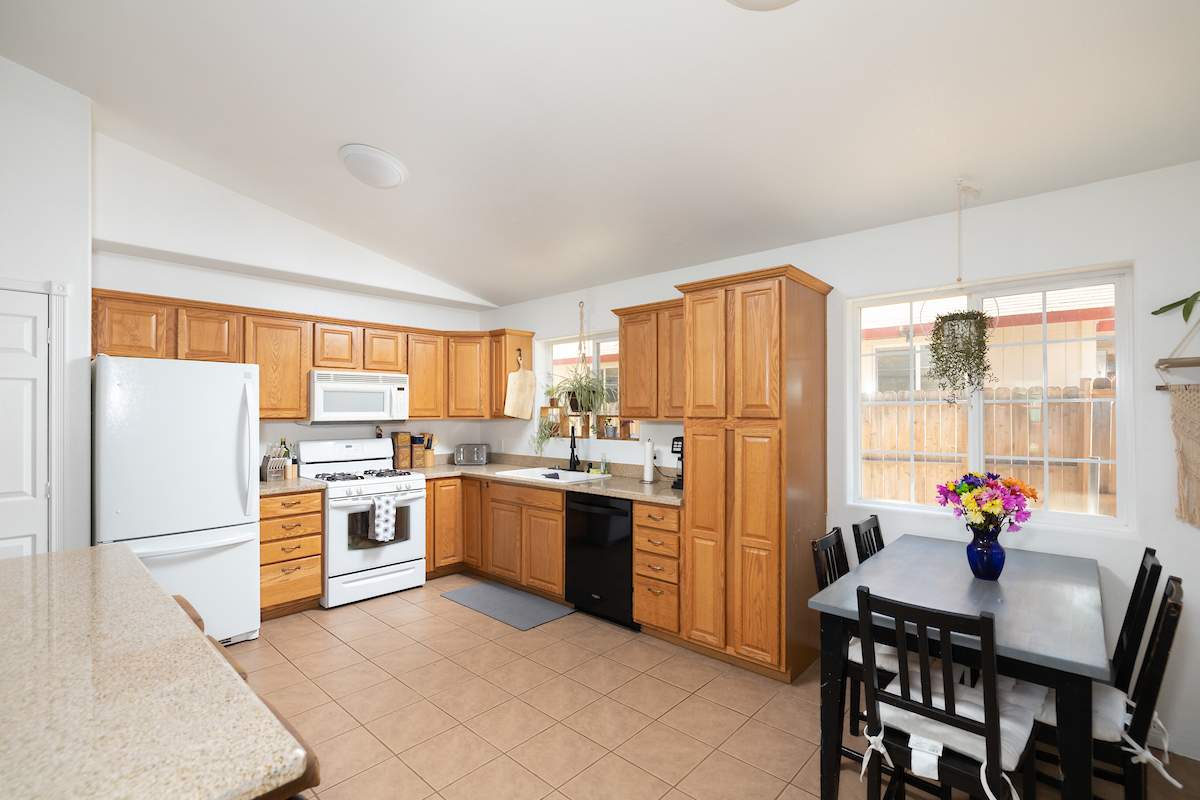 2100 4th Ln 2100 4th Ln