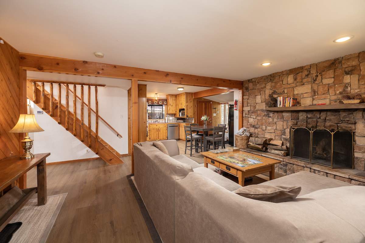 300 Los Angeles Ave 300 Los Angeles Ave