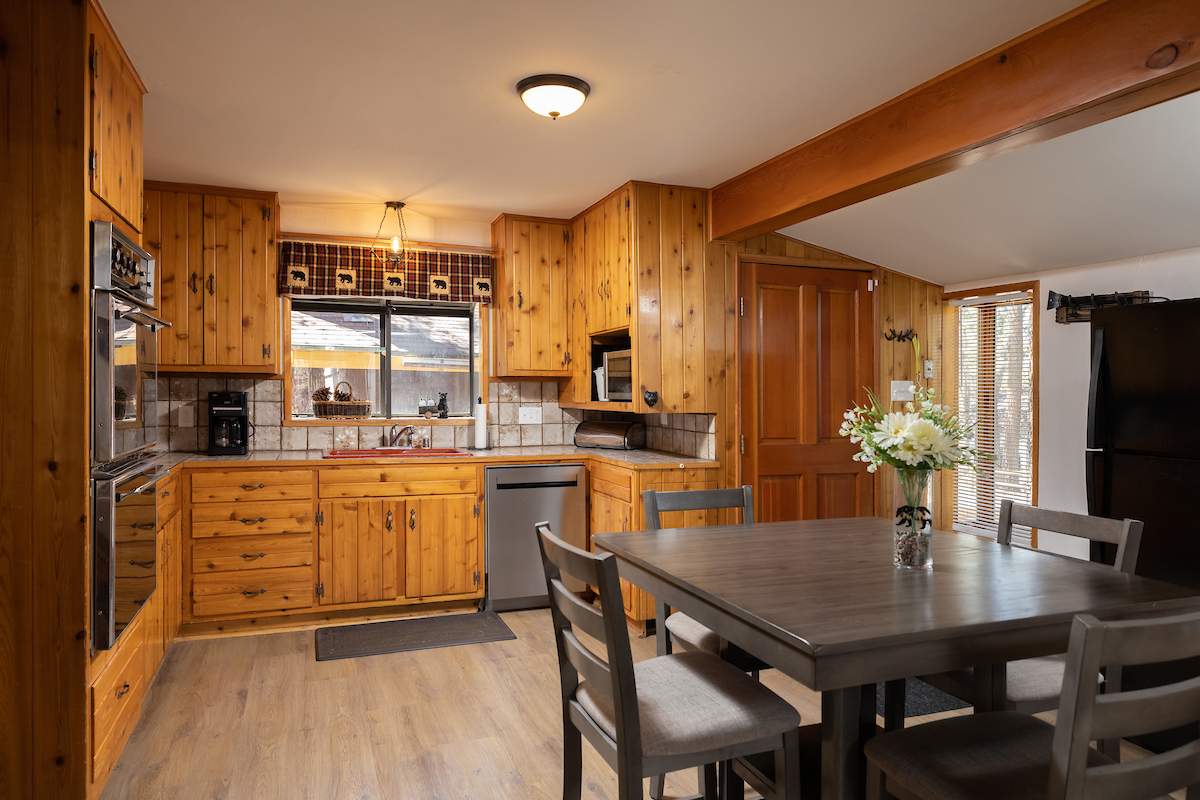 300 Los Angeles Ave 300 Los Angeles Ave