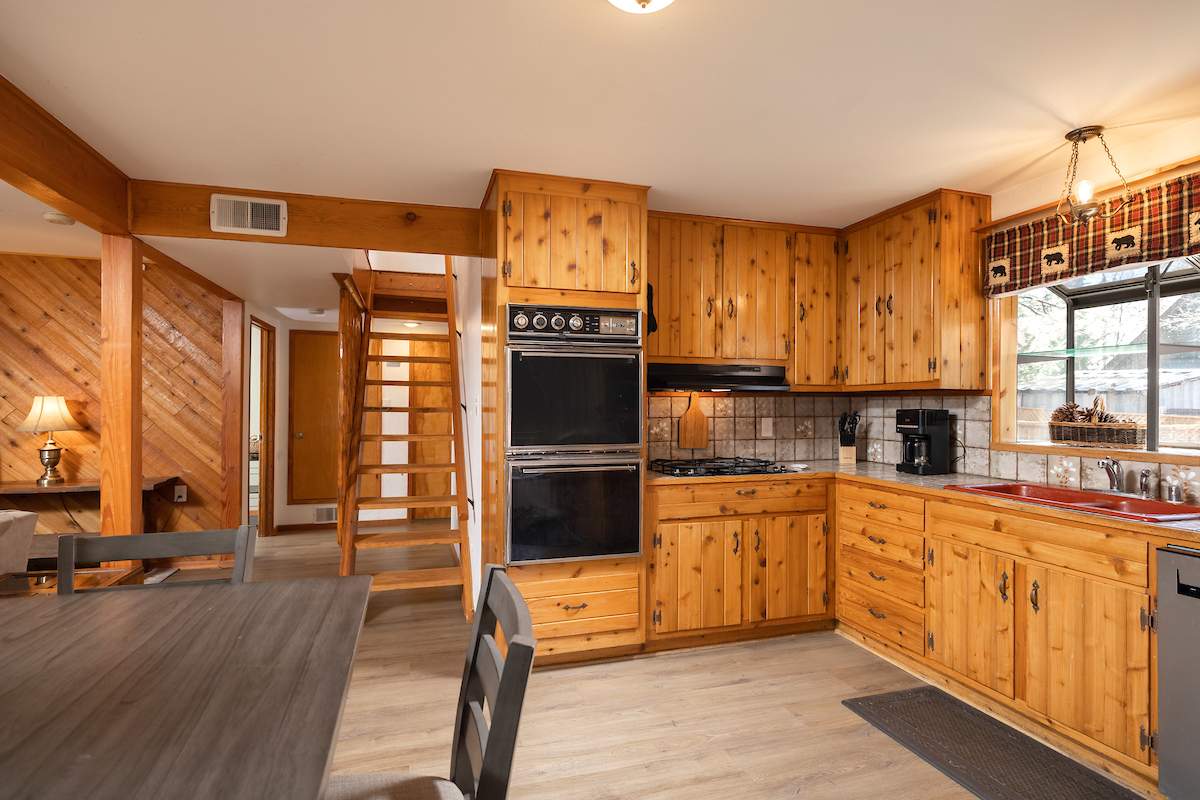 300 Los Angeles Ave 300 Los Angeles Ave