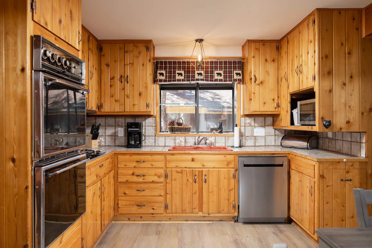 300 Los Angeles Ave 300 Los Angeles Ave