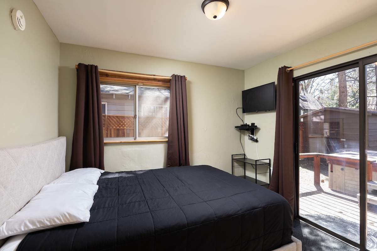 300 Los Angeles Ave 300 Los Angeles Ave