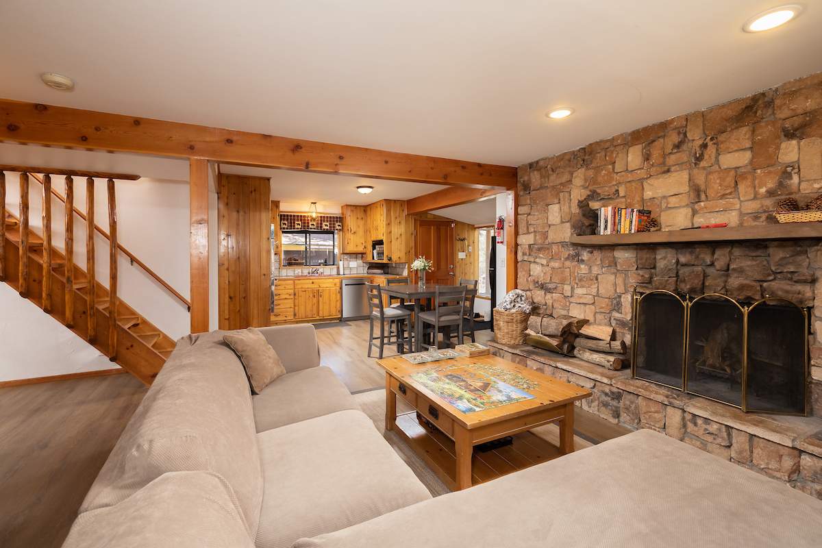 300 Los Angeles Ave 300 Los Angeles Ave