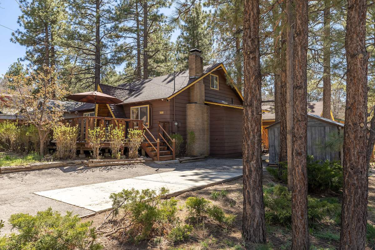 300 Los Angeles Ave 300 Los Angeles Ave