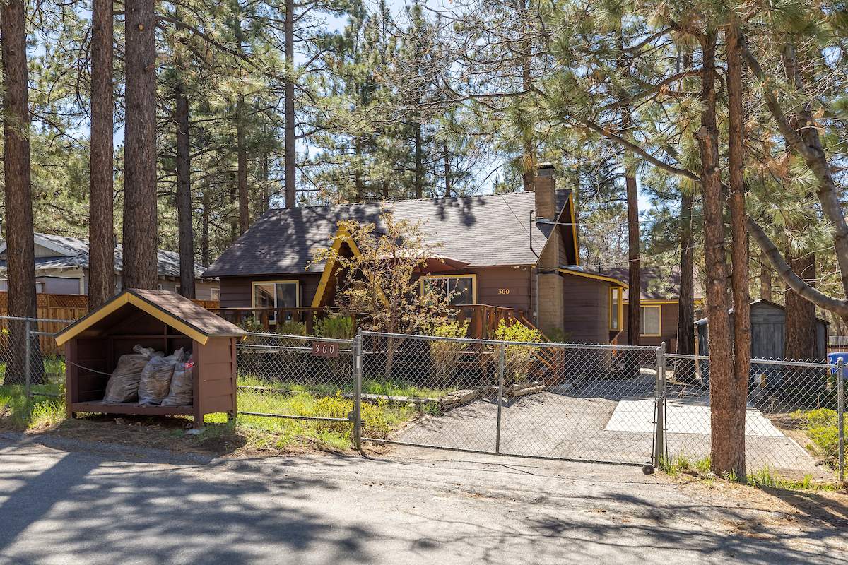 300 Los Angeles Ave 300 Los Angeles Ave