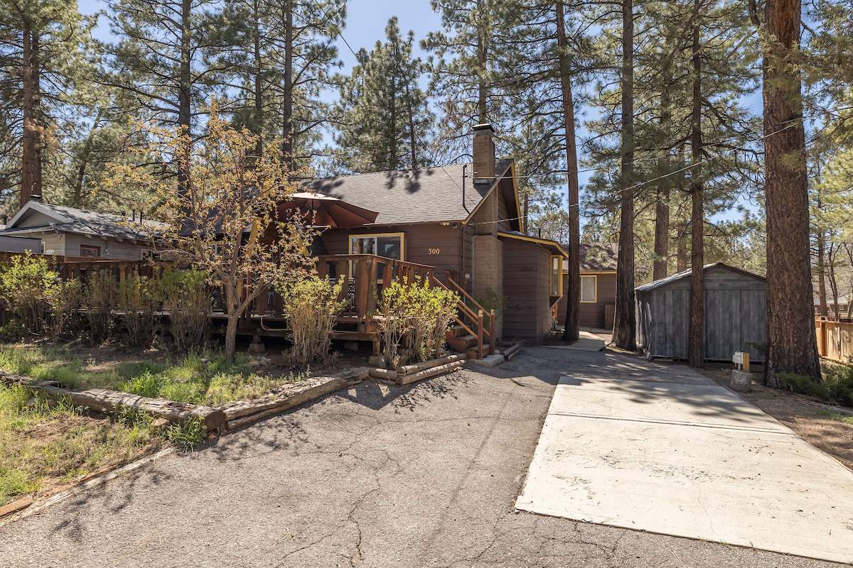 300 Los Angeles Ave 300 Los Angeles Ave