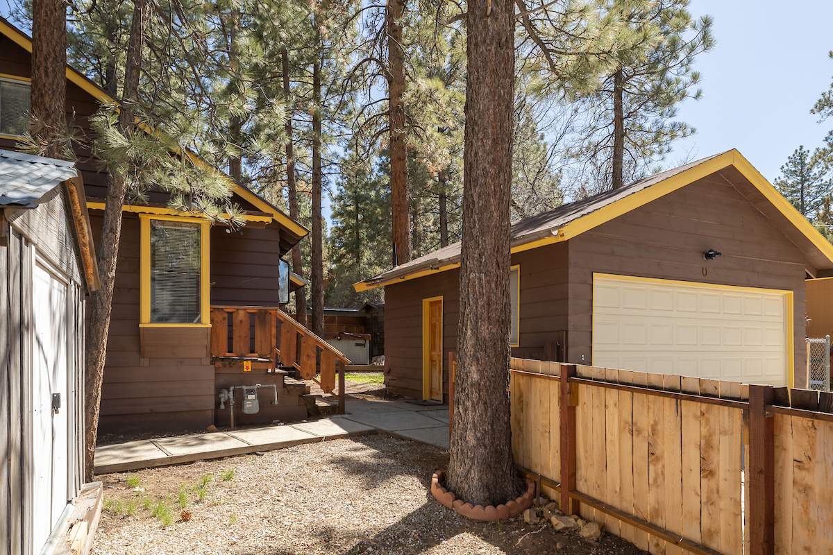 300 Los Angeles Ave 300 Los Angeles Ave