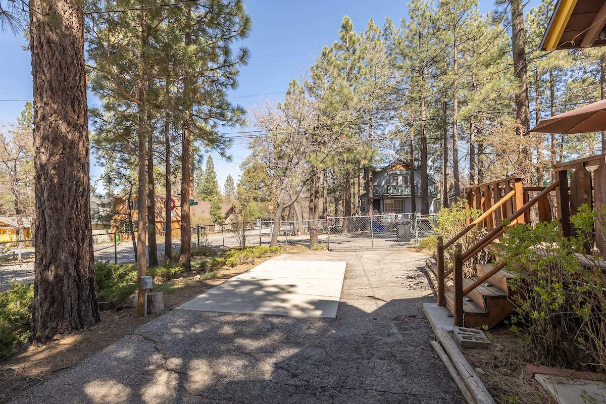 300 Los Angeles Ave 300 Los Angeles Ave