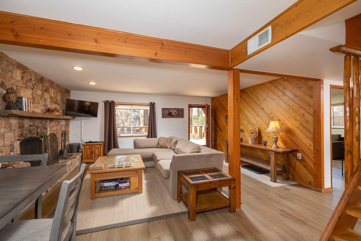 300 Los Angeles Ave 300 Los Angeles Ave