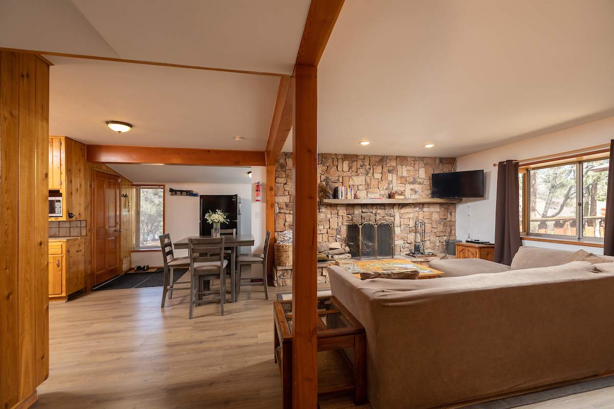 300 Los Angeles Ave 300 Los Angeles Ave