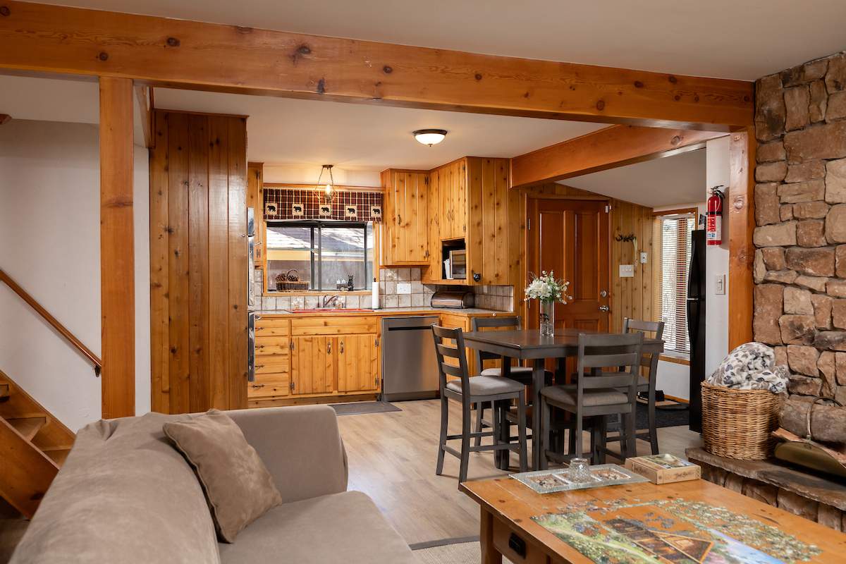 300 Los Angeles Ave 300 Los Angeles Ave