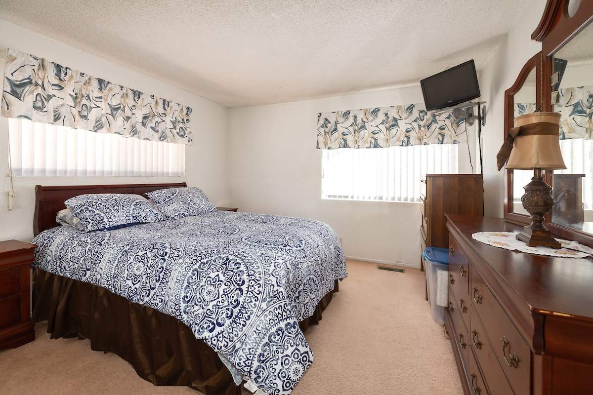 426 Holmes Ln 426 Holmes Ln