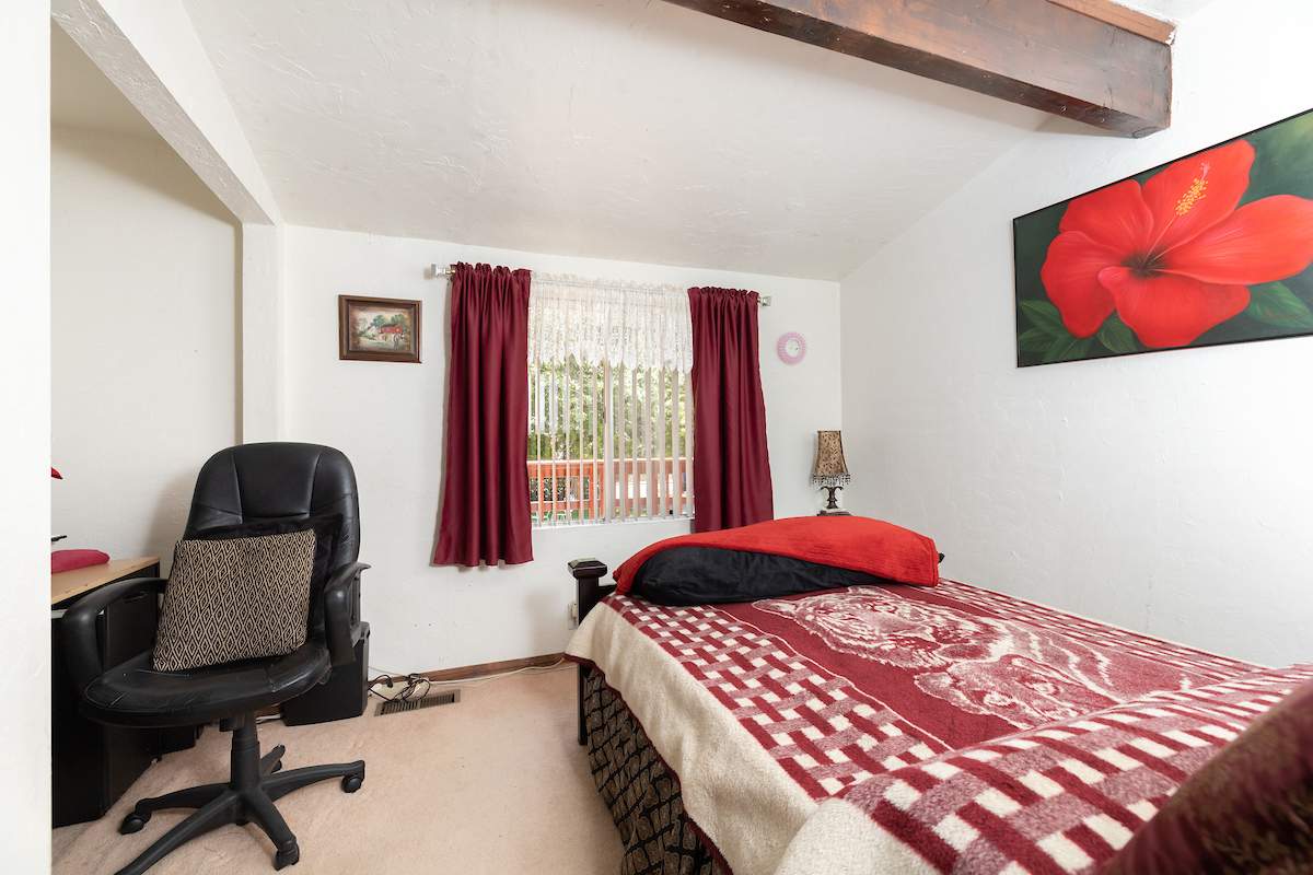 426 Holmes Ln 426 Holmes Ln