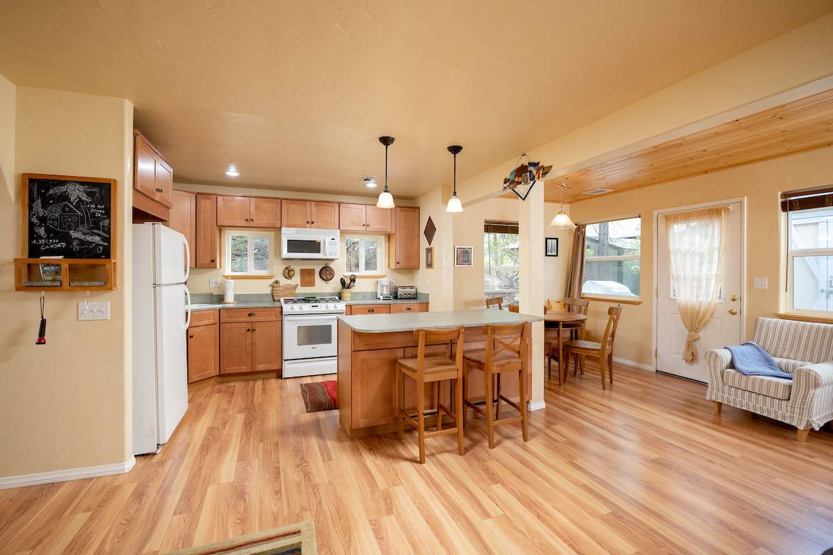 702 Berkley Ln 702 Berkley Ln