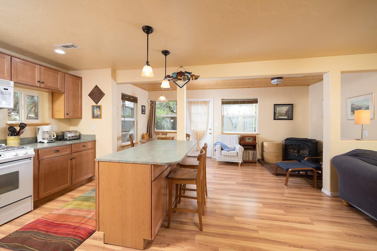 702 Berkley Ln 702 Berkley Ln