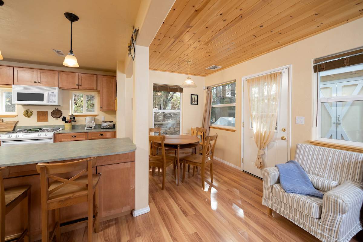 702 Berkley Ln 702 Berkley Ln