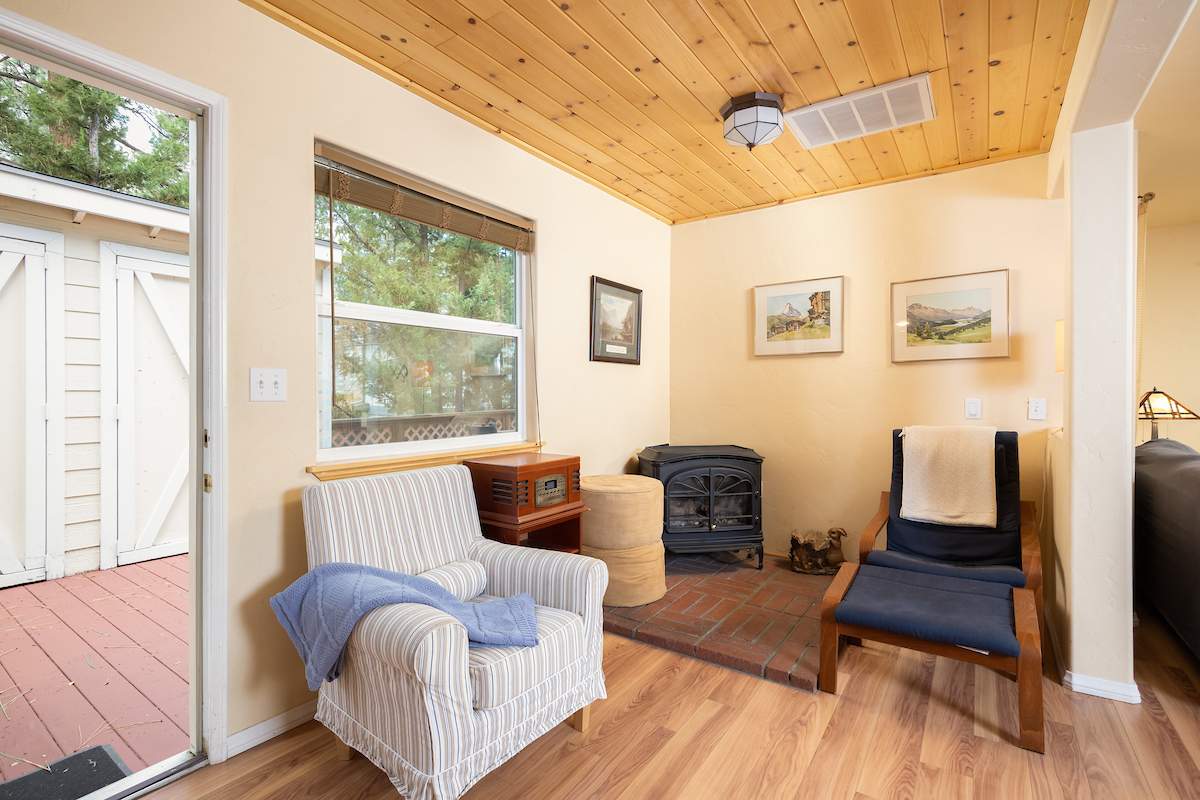 702 Berkley Ln 702 Berkley Ln