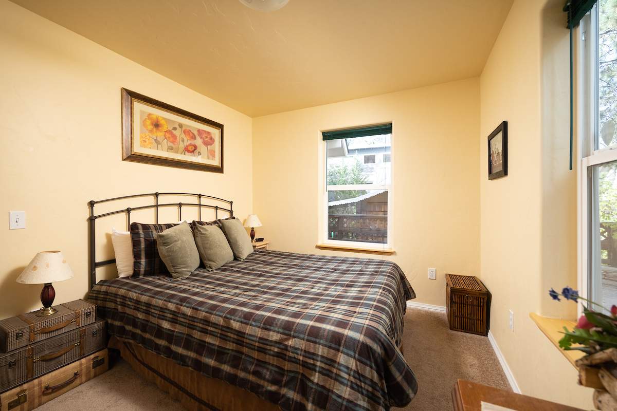 702 Berkley Ln 702 Berkley Ln