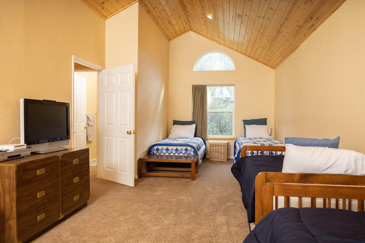 702 Berkley Ln 702 Berkley Ln