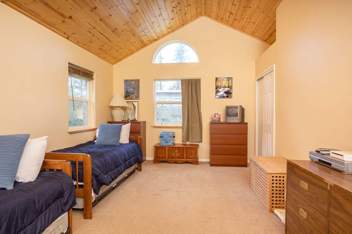 702 Berkley Ln 702 Berkley Ln