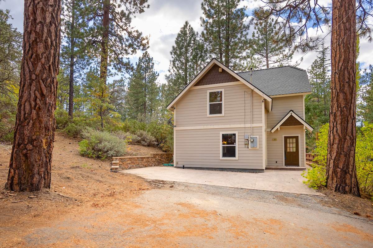 702 Berkley Ln 702 Berkley Ln