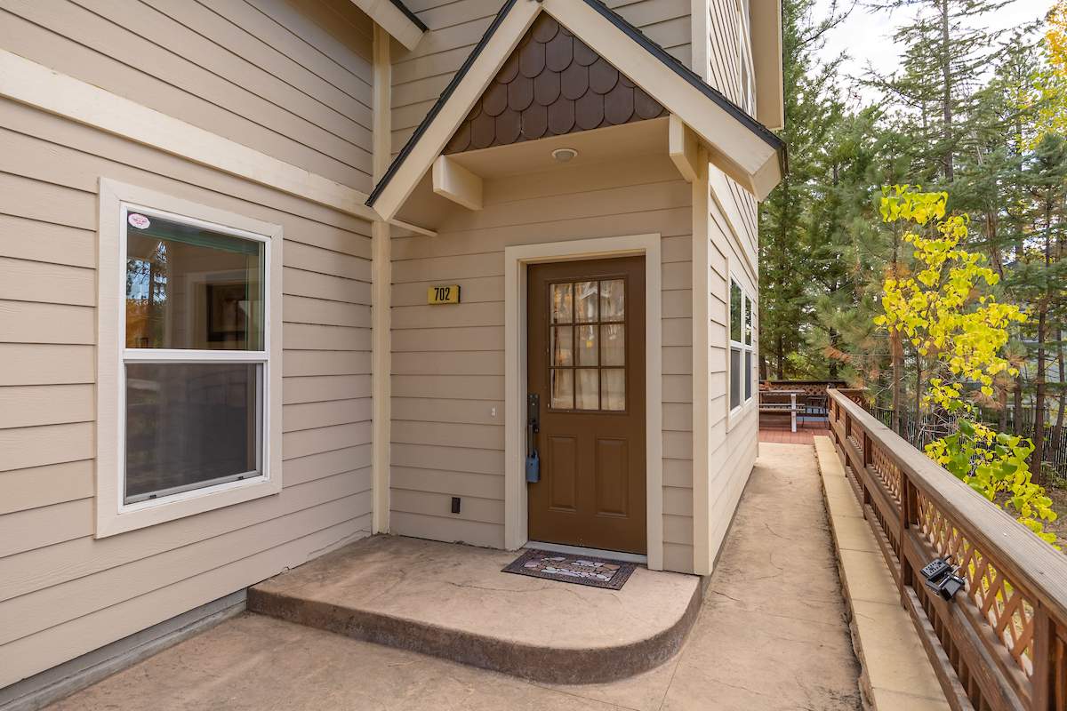702 Berkley Ln 702 Berkley Ln