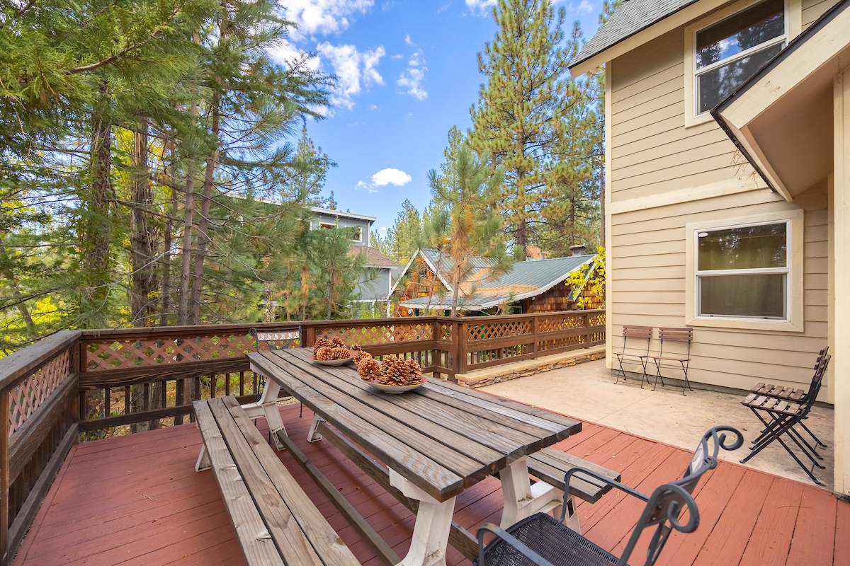 702 Berkley Ln 702 Berkley Ln