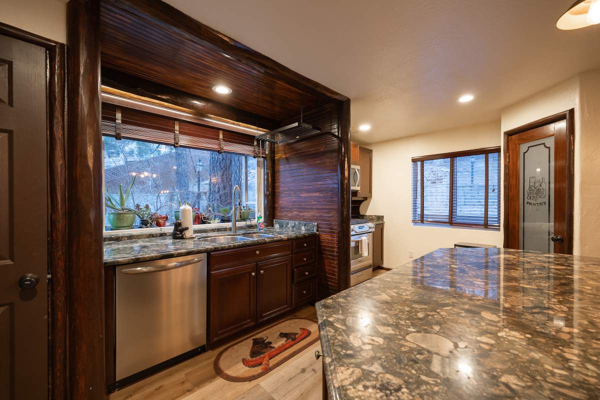 708 Circle Ln 708 Circle Ln