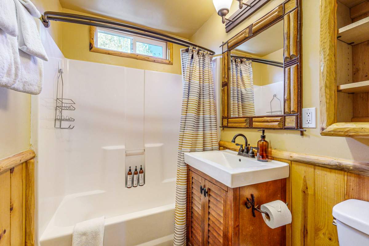 880 Edgemoor Rd 880 Edgemoor Rd