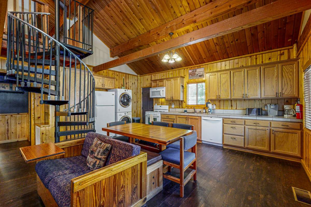 880 Edgemoor Rd 880 Edgemoor Rd