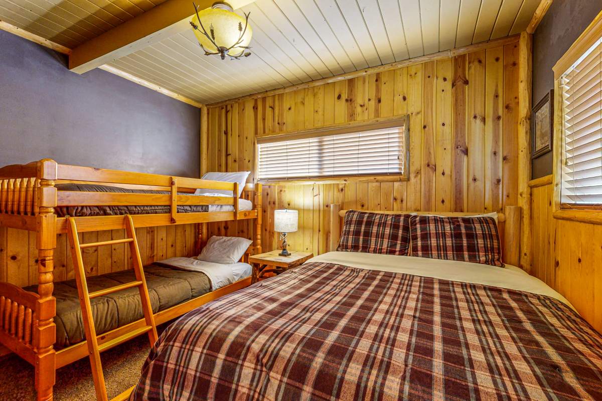 880 Edgemoor Rd 880 Edgemoor Rd