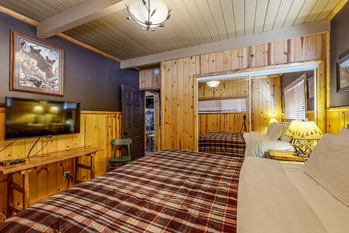 880 Edgemoor Rd 880 Edgemoor Rd