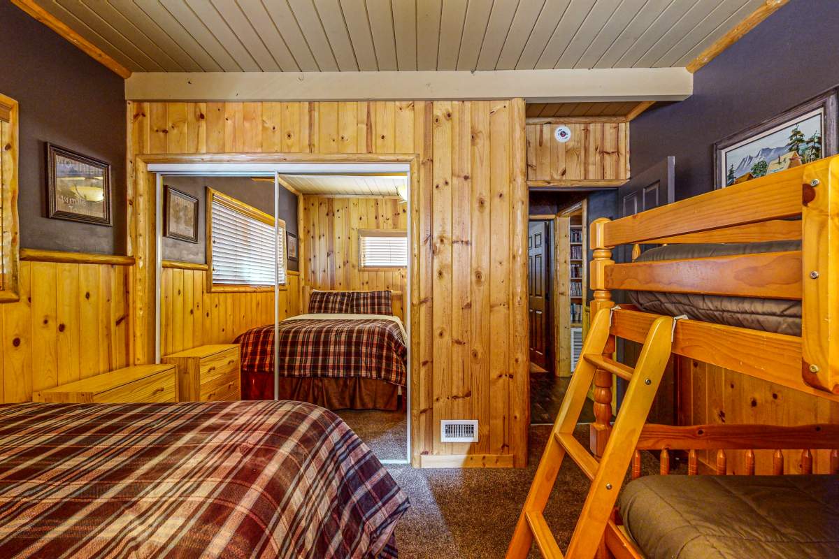 880 Edgemoor Rd 880 Edgemoor Rd