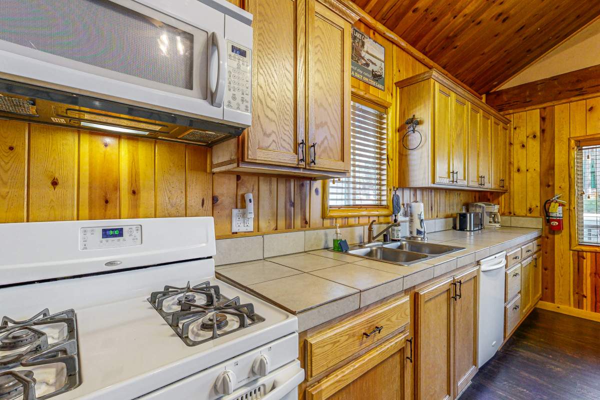 880 Edgemoor Rd 880 Edgemoor Rd