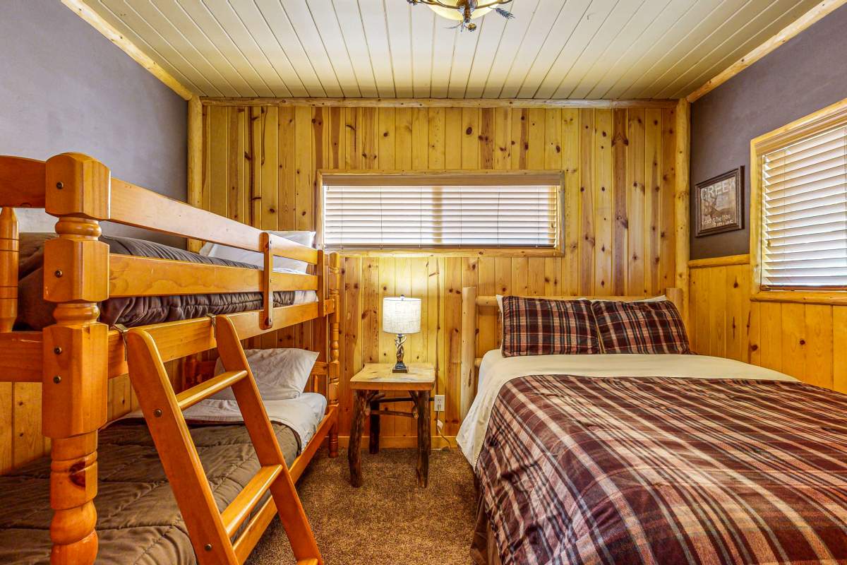 880 Edgemoor Rd 880 Edgemoor Rd