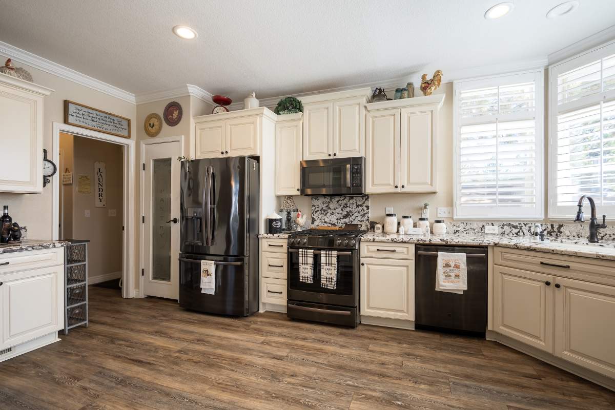 391 Montclair Drive #24 391 Montclair Drive #24