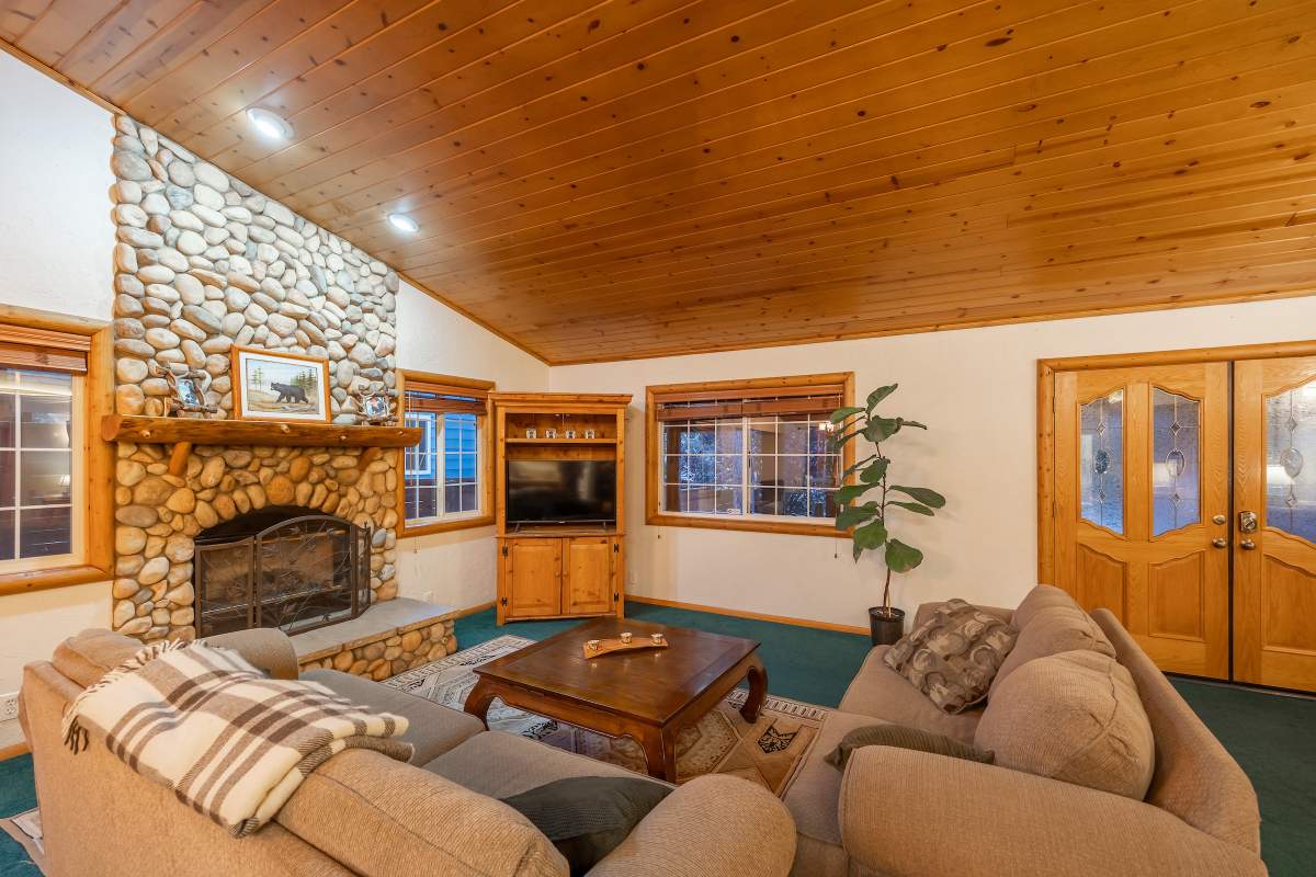 387 Oriole Dr 387 Oriole Dr