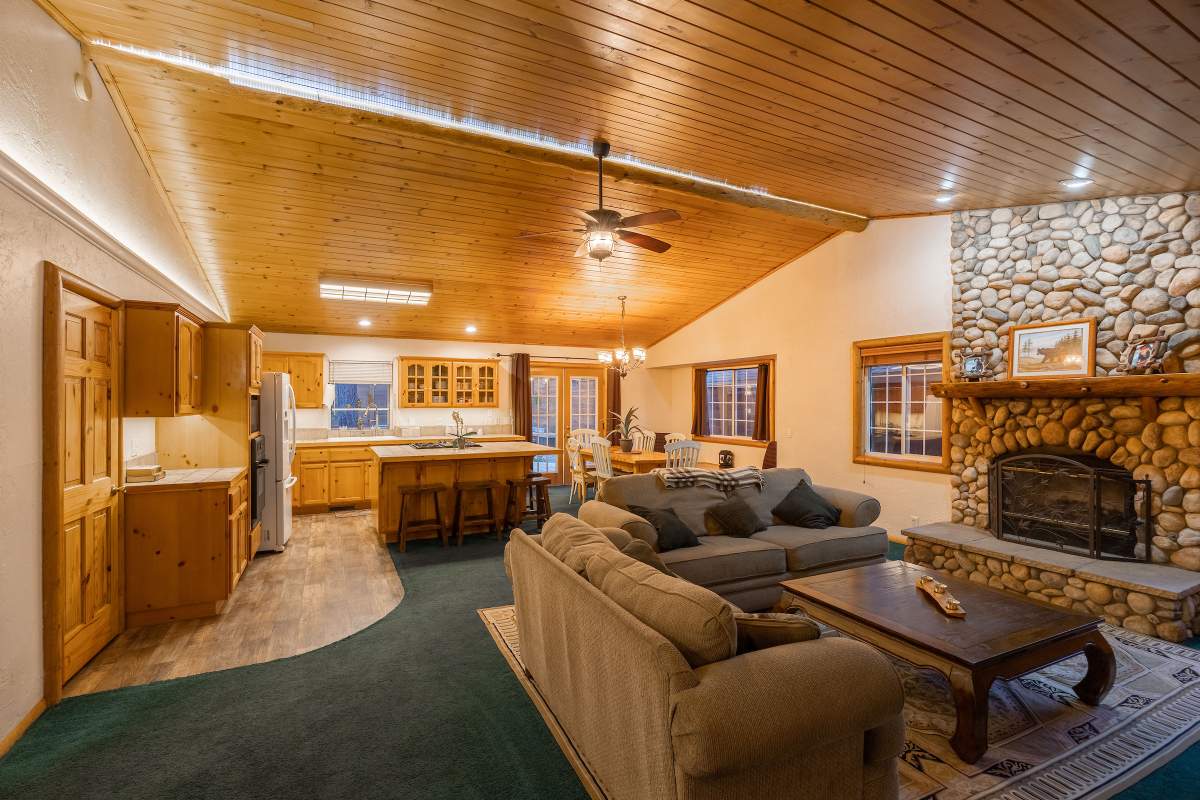 387 Oriole Dr 387 Oriole Dr