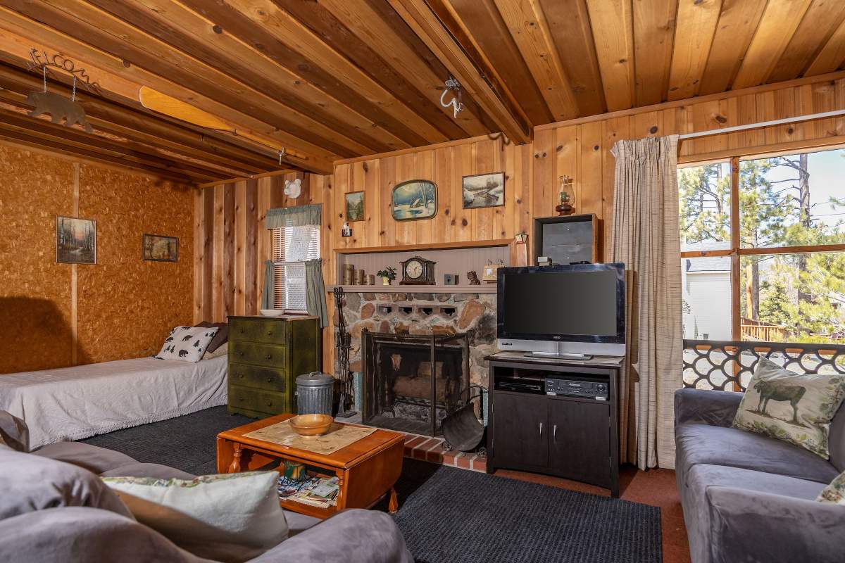 562 Wanita Ln 562 Wanita Ln